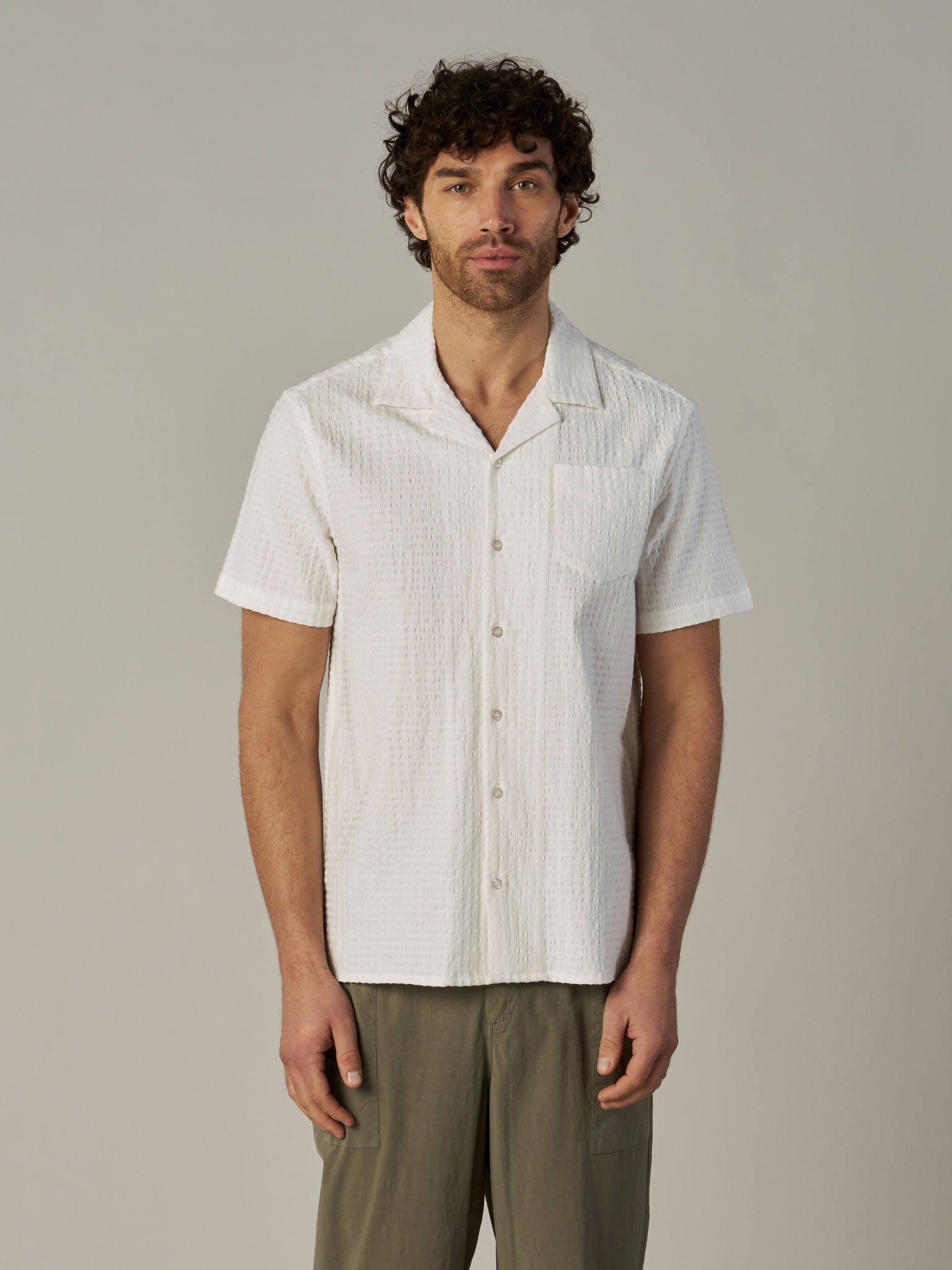 Modelshot / Ecru / Detail